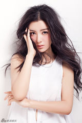 组图：陈廷嘉拍纯白写真洗尽铅华