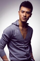 组图：郑凯时尚大片曝光 潮范性感帅气有型