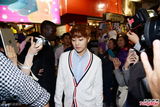 EXO-M袭港上千粉丝朝圣 两巴士相撞场面混乱
