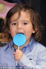 组图：奥兰多留名星光大道 小弗林紧粘老爸撒娇