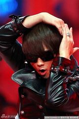 组图：亚运闭幕仁川十分钟表演 Rain激情献唱