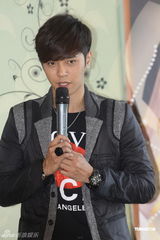 组图：罗志祥携新专辑进京 挑女友需考虑妈妈意见