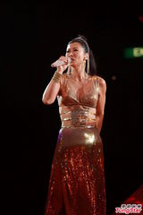 组图：叶倩文一家三口合唱 林青霞素颜到场欣赏