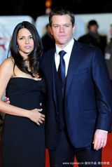 幻灯图：《不可战胜》伦敦首映 达蒙携娇妻秀恩爱