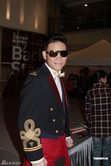 组图：黄贯中与朱茵考虑结婚 梁汉文谈颁奖礼预测 