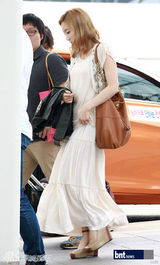 组图：少女时代分队泰蒂徐赴美参加SM巡演亮相机场