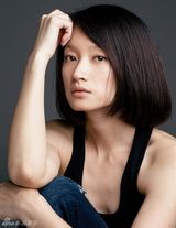 组图：沈佳妮拍裸妆大片 清新自然秀随性