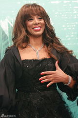 组图：群星助阵发布会 巩俐戴过亿珠宝显女王气质