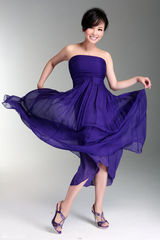 高清图：张庭产后写真首曝光 梨涡浅笑清新健康