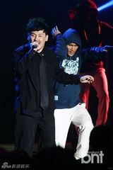 组图：任昌丁玄振英等献唱《青春之夜2》演唱会