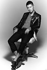 组图：任重雅痞风写真 不羁眼神魅惑夏日迷情