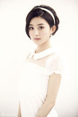 组图：赵丽颖清爽夏日写真 淡雅妆容柔美恬静