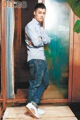 幻灯组图：余文乐姐弟恋轰动一时 变绯闻绝缘体得意