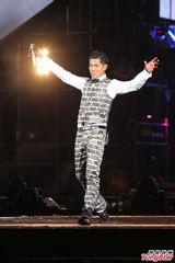 组图：郭富城张惠妹亮相台北跨年high翻全场