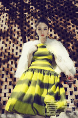 组图：蒋欣时尚街拍 造型百变演绎摩登女郎