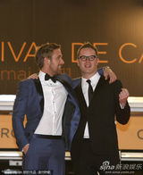 高清；《亡命驾驶》首映 导演与男主演大玩断背吻