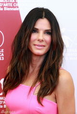 组图：开幕片《地心引力》发布 克鲁尼帅气亮相