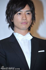 组图：妻夫木聪武井咲出席《爱与诚》首映礼