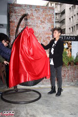 组图：何韵诗帅气亮相开心入围金马奖