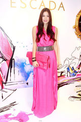 组图：乐基儿曼妙长裙亮相 暂不生BB拒人工受孕