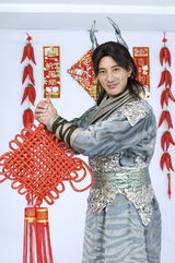 高清图：《灵珠》剧组拜年 阿娇孙兴领众神贺岁