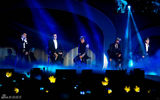 组图：韩团BigBang美国火热开唱 吸引近5万名歌迷