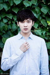 组图：韩团SHU-I变身学长学弟 演绎理想男友