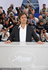 金摄影机奖评审团记者会 主席盖尔-加西亚帅气亮相