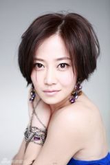 组图：谭卓纯净写真明眸传情 迷人电眼展现神秘魅力