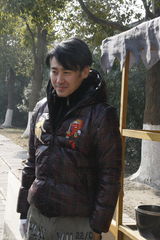 高清图：邵兵上海拍《追捕》 透露自己当导演拍电影