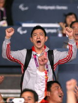 组图：刘德华伦敦残奥会为香港选手现场助威