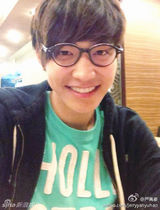 组图：严禹豪酷似李敏镐顺利晋级 生活照阳光