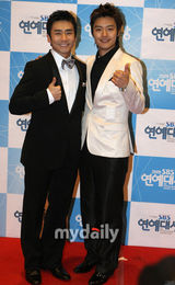 幻灯图集：09SBS演艺大奖颁奖礼 众星熠熠气氛热闹