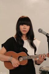 组图：牛奶咖啡《信仰年轻》拍MV 9月发新作