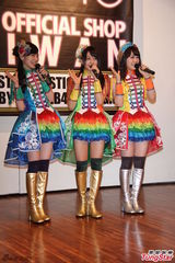 组图：SKE48三位团员来台 彩色裙装亮眼抢镜