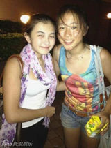 组图：星二代生活豪放 张智霖外甥女当街热吻