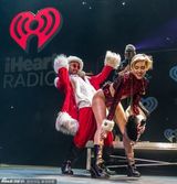 策划：女星豪放大秀M字腿 不惧走光拼性感