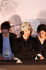 组图：《登陆》釜山见面会 张东健范冰冰等亮相