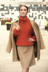 组图：于越撞色街拍大片 演绎时尚都市丽人