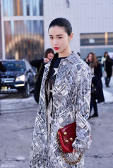 组图：张辛苑纽约时装周三换装造型靓丽