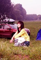 组图：姚笛拍摄秋装写真大片 灵动时尚显清新