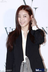 组图：韩星金莎朗金敏贞等出席品牌新品发布会