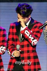 组图：少时等热爆首尔歌谣大奖 EXO大赢洒泪