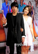 组图：郑龙和等出席新剧《你被我迷住了》发布会