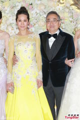组图：汪圆圆婚礼甜蜜长吻 吴君如李嘉欣等到场
