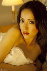 高清图：日本女星濑户早妃酒店拍写真姿态撩人