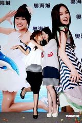 幻灯图：黑Girl宣传保护海洋 丫头庆生感动