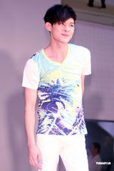 组图：LOLLIPOP F三缺一现身担任热舞助教