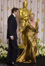 高清组图：奥斯卡后台获奖众星举金人光彩照人