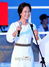 组图：金在中宋智孝携手《豺狼来了》釜山见面会